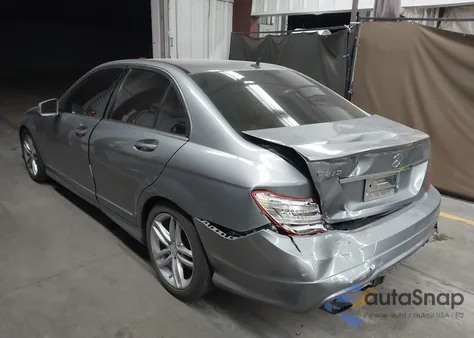 2013 Mercedes-Benz C 250 Sport из США, поврежденный, VIN WDDGF4HB8DG004486